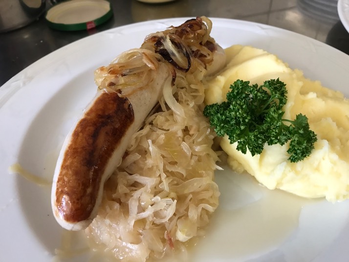 Bratwurst Sauerkraut Pue4.jpg